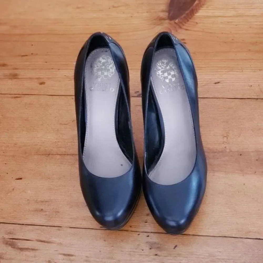 STUNNING! Vince Camuto Platform Heels Black
